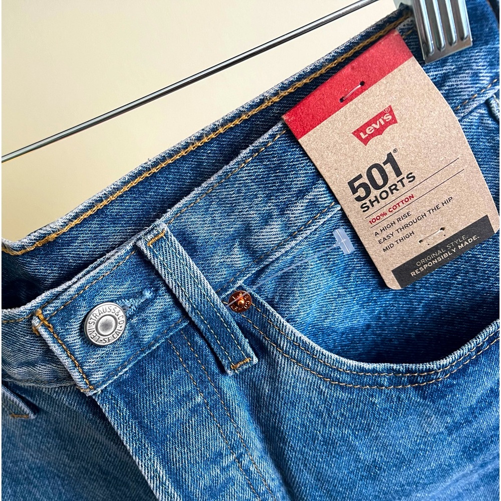 501 LEVI DENIM SHORTS